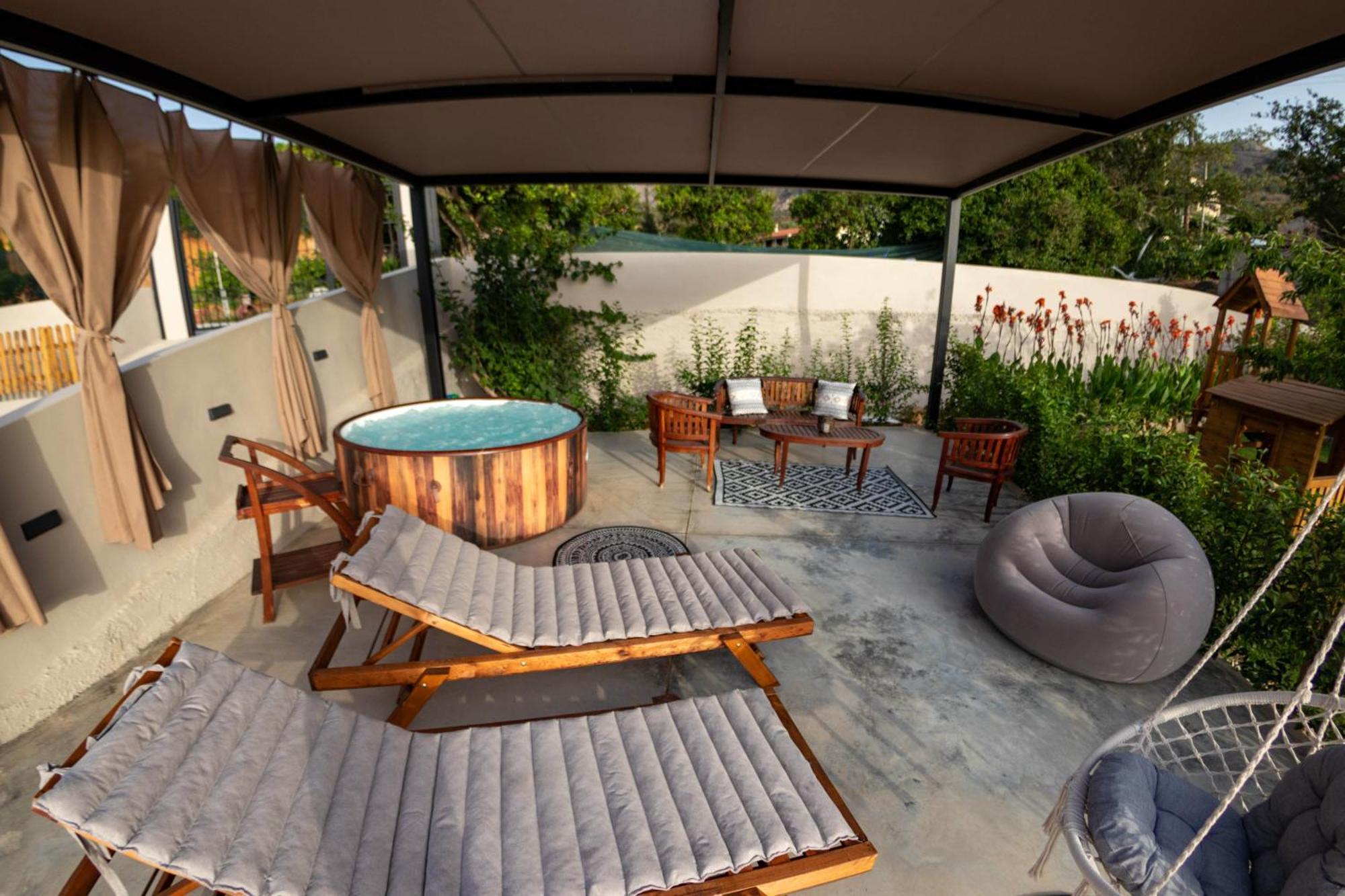 Anasa Holiday home *